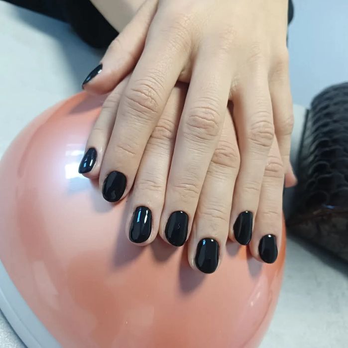 Manichiura semi permanent