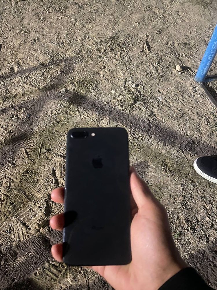 iPhone 8+ продам