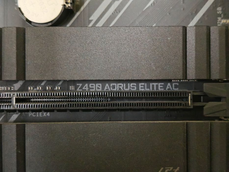 OFERTA BLACK-FRIDAY Kit Gaming aorus z490 elite ac+ i7 10700k