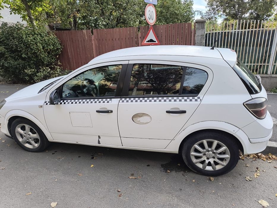 Opel Astra h 1.6 16 valve +gpl mașină a făcut taxi + 8 roti aluminiu.