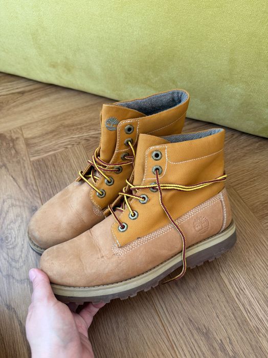 Кроссовки женские