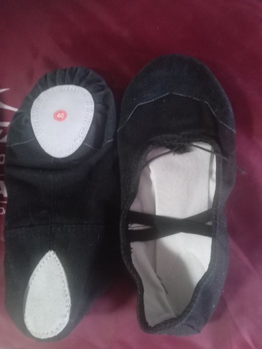 Продам чешки для танцев новые