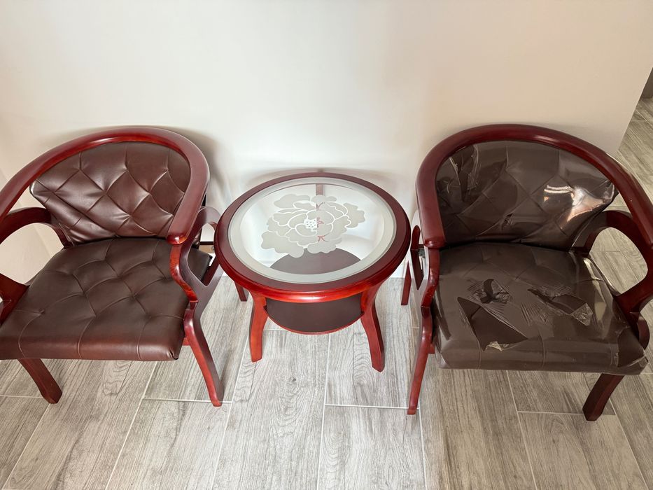 Set scaune și măsuță de cafea