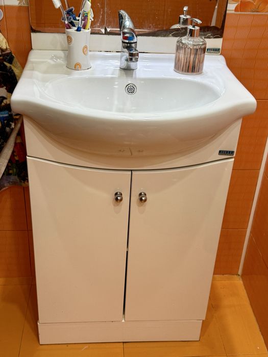 Мивка с огледало за баня