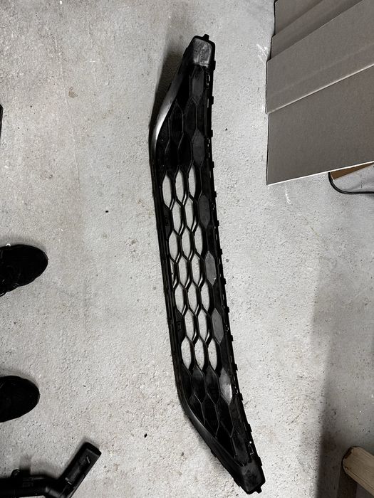 Grilă inferioară bară față vw taygo.cod:2g7853671.