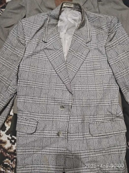 Продаются костюм брюки и одежды