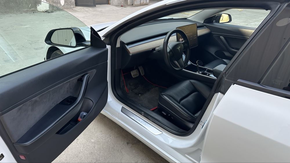 Срочно Продаю Tesla model 3 Dual