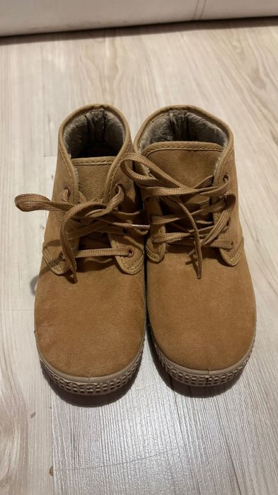 Нови кафяви обувки