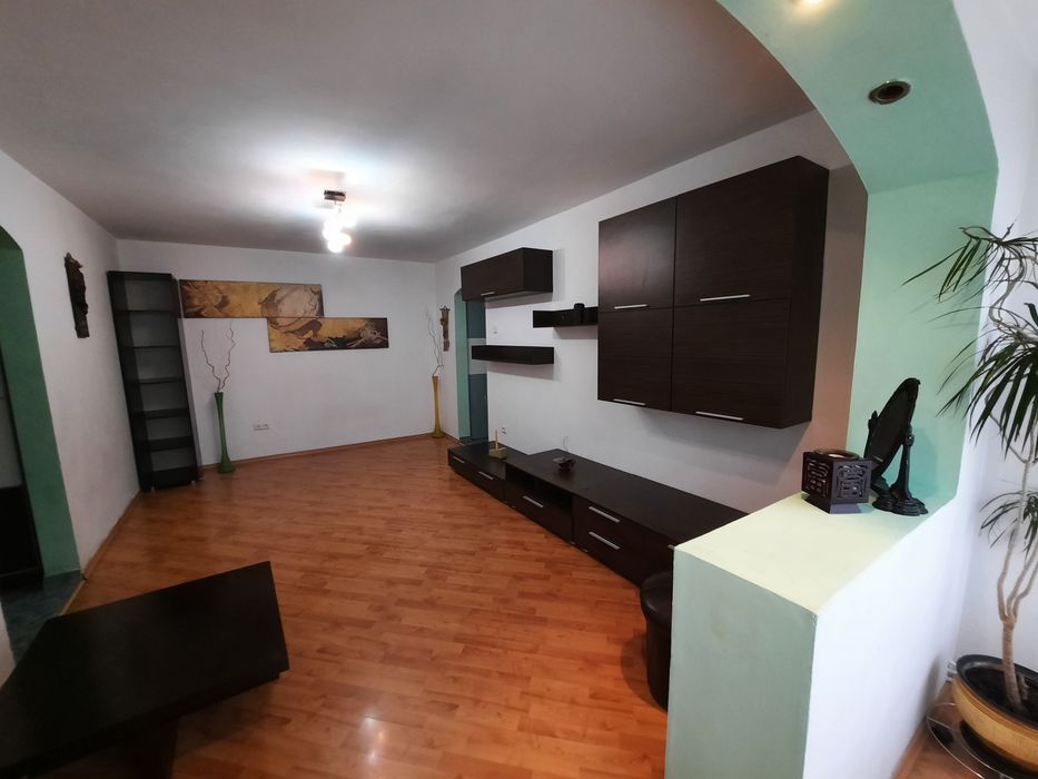 Apartament 3 camere ultracentral de închiriat