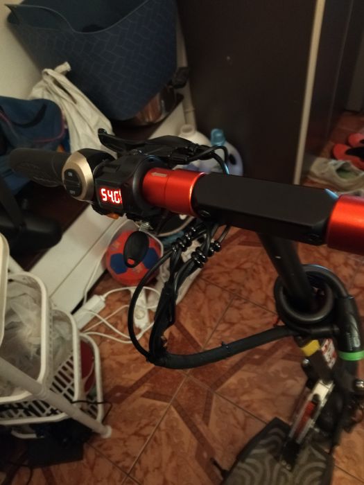 De vânzare trotineta electrică