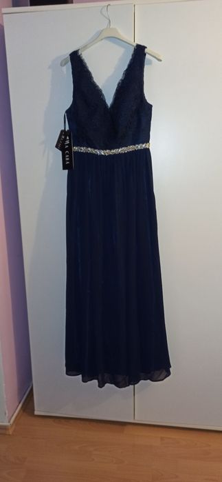 Vind rochie eleganta pentru evenimente