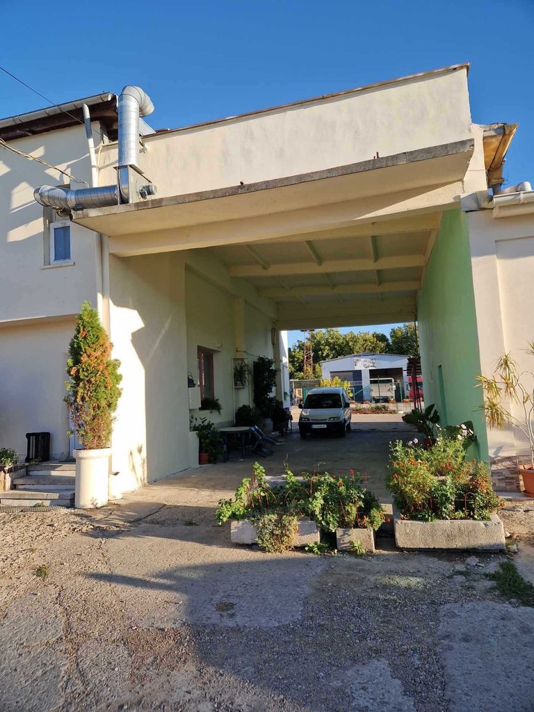 Продава се Заведение в Плевен, Индустриална зона - Запад - 424 кв.м за 944 €/кв.м - Снимка #13