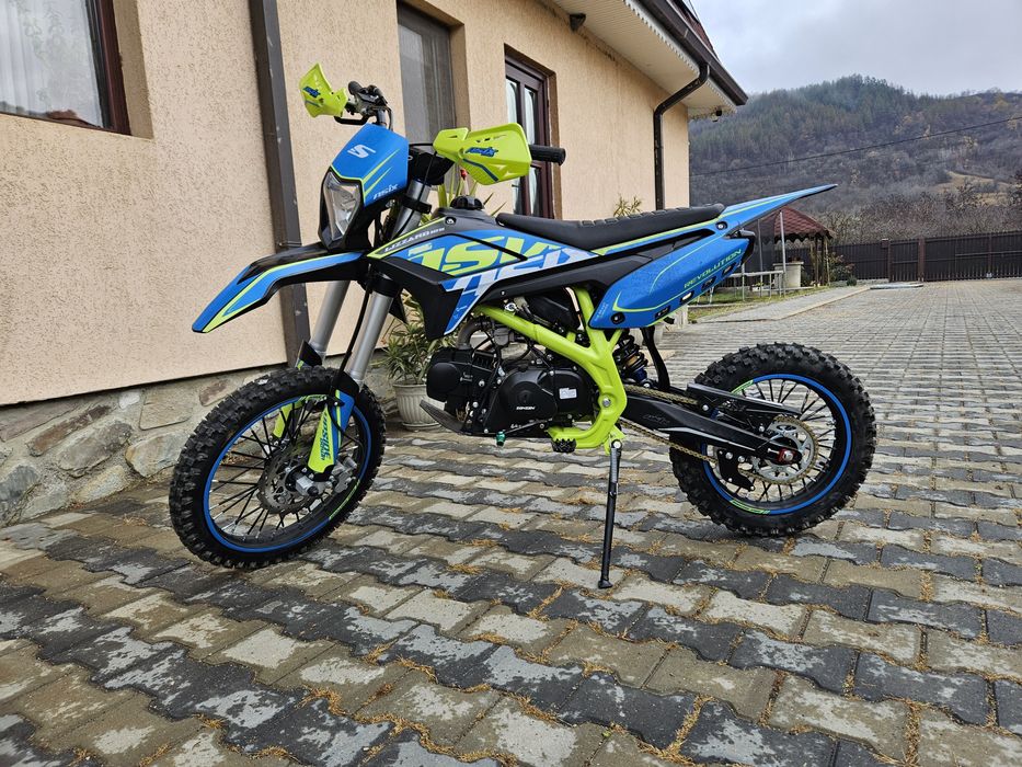 Moto cross enduro Asix 125cc, 4T, roți 17/14
Enduro/Cross Asix
Lizza