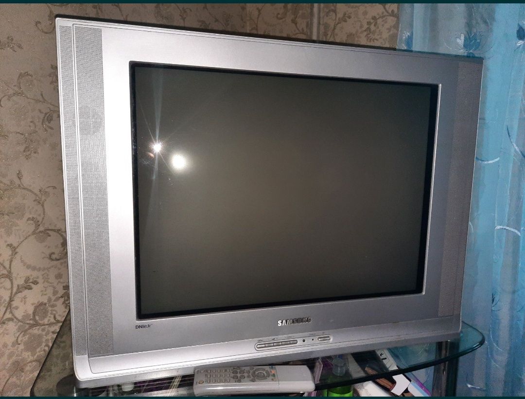 Телевизор самсунг  продам