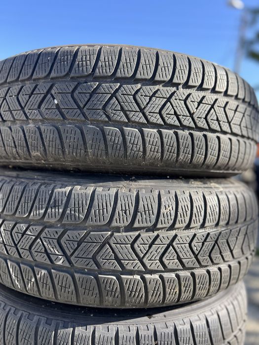 Зимни гуми 215/65/17 Pirelli dot 21.с 7 мм грайфер . Цена за всичките.