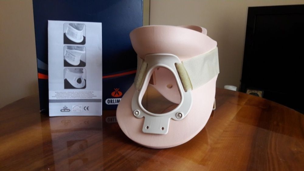 Guler cervical rigid cu orificiu traheal !