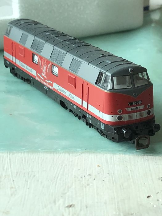 BR-118 V180 дизелов локомотив