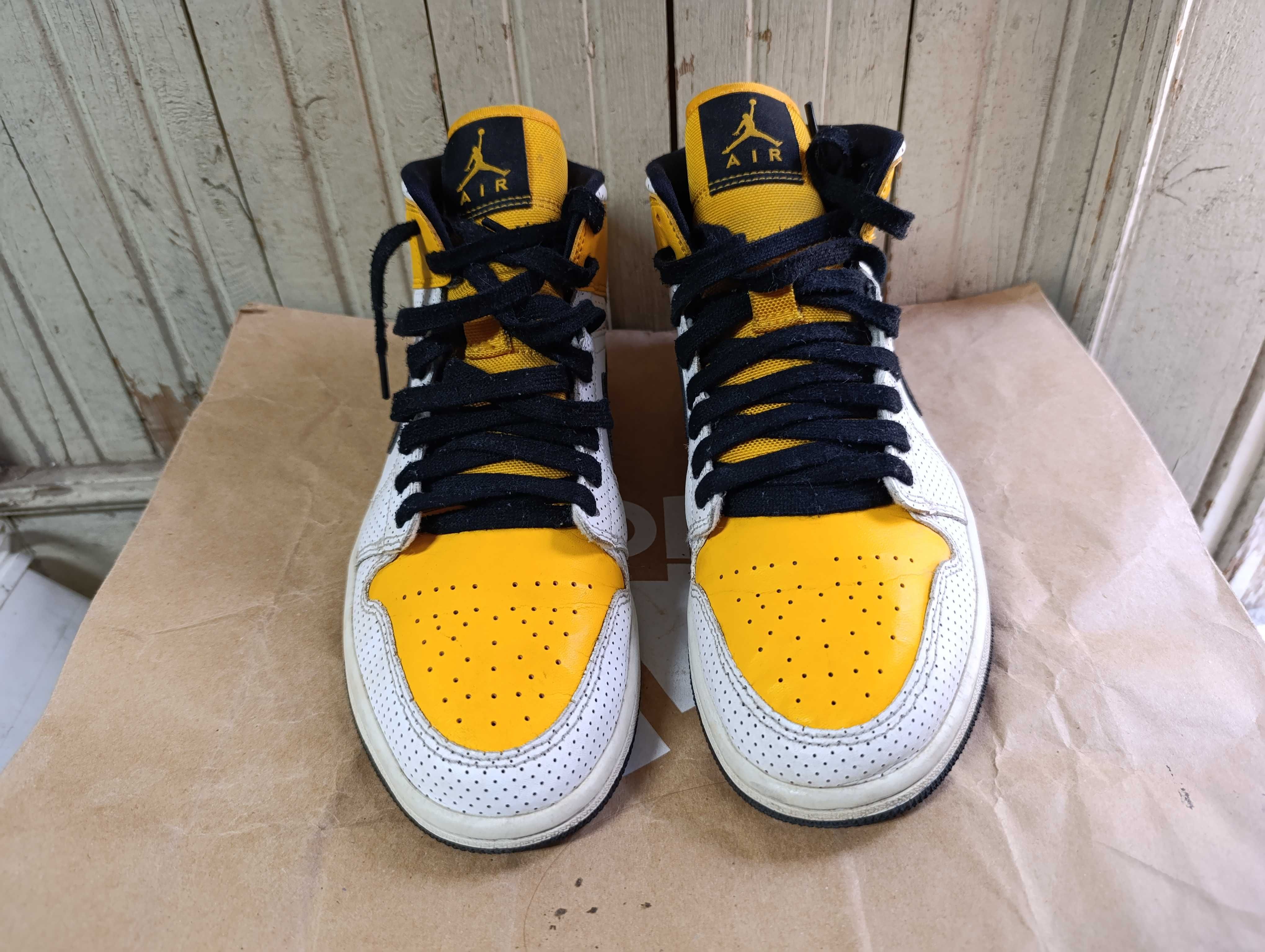 Jordan 1 Mid "Laser Orange"оригинални маратонки 41 номер