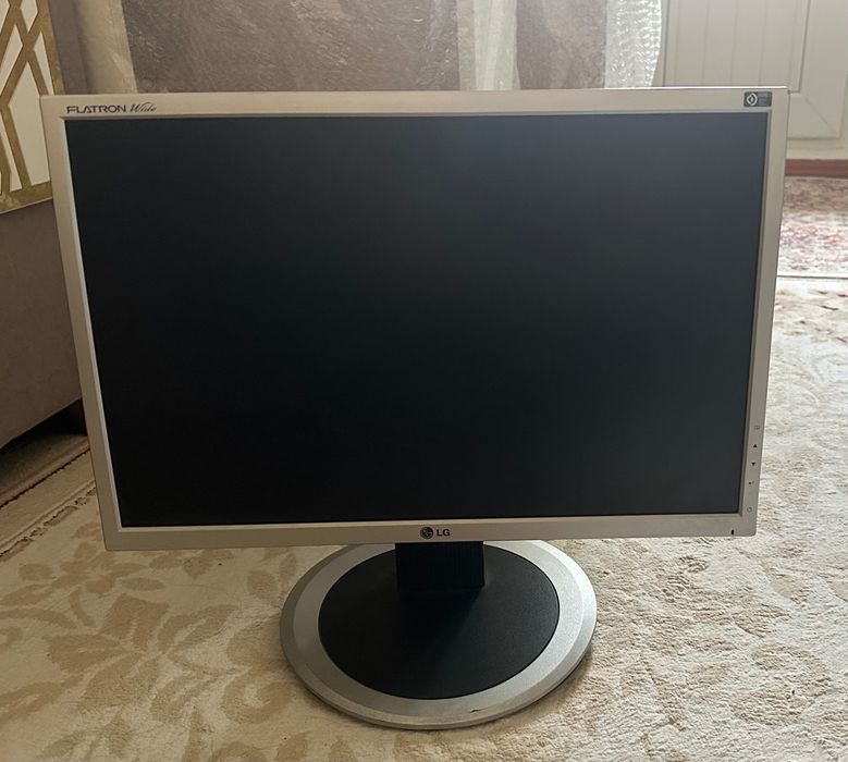 Монитор LG Flatron L194WT.