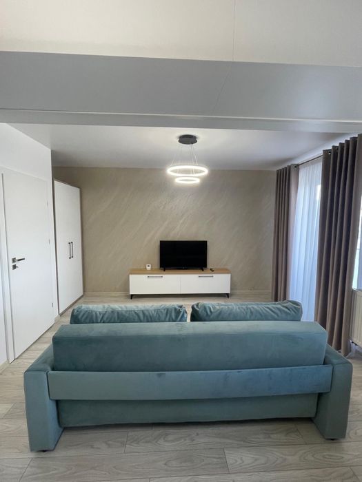 PROPRIETAR inchiriez ap.1 camera Complex Maurer cu loc de parcare