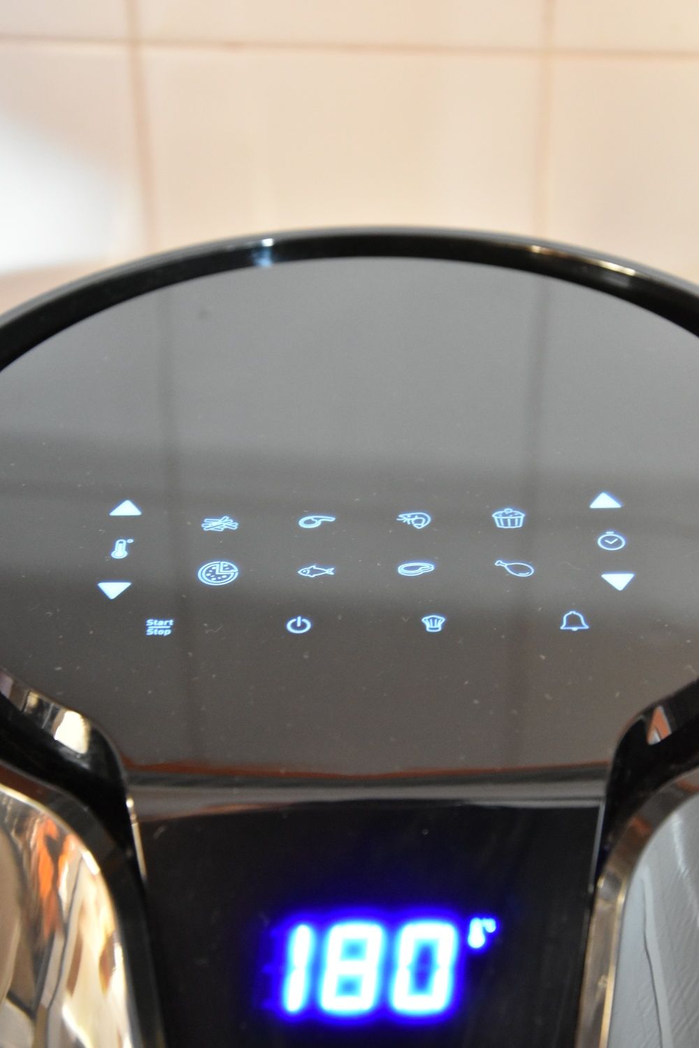 Продавам фритюрник с горещ въздух  еър фрайър TEFAL Easy Fry 4.2 L