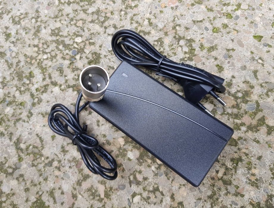 Incarcator 24v pentru trotineta sau bicicleta