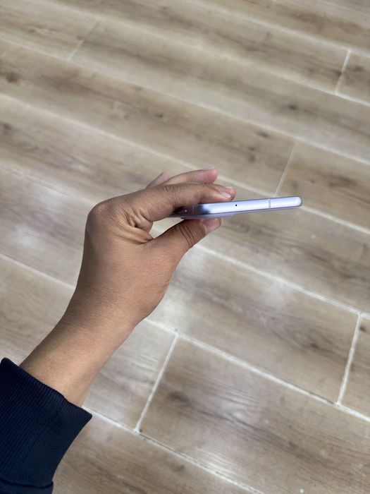 Samsung S21 fE  5G 8/256 ideal karobka srochna sotiladi