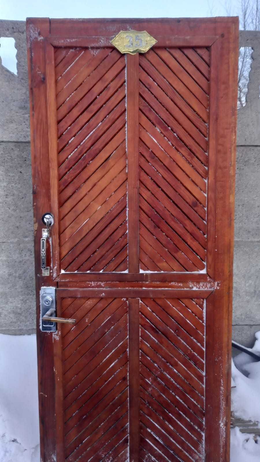 Продам дверь входную деревянную