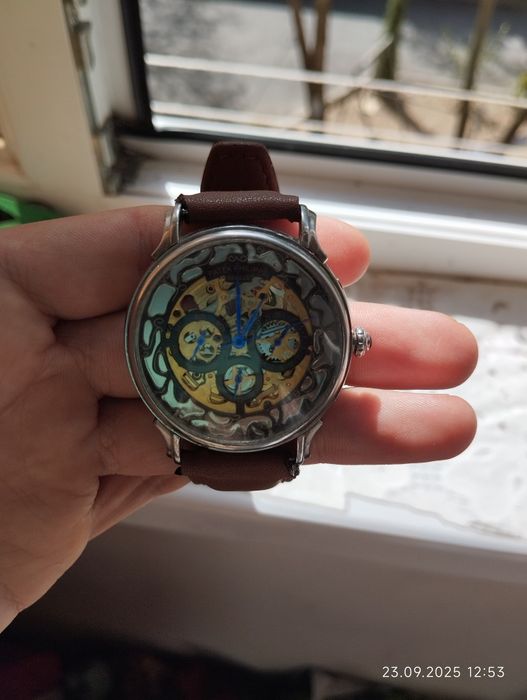 Продаю часы механические.