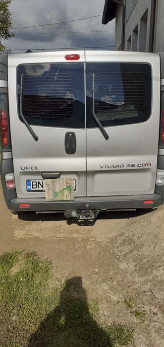 Vând Opel vivaro 2.5