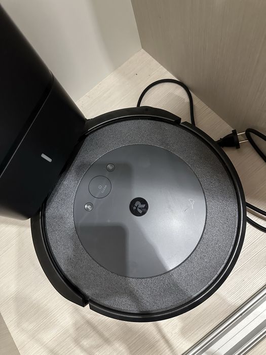 iRobot Roomba i5 - като нова