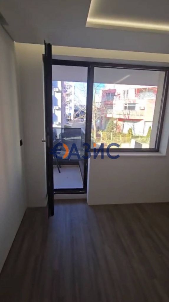 Продава се Двустаен апартамент в к.к. Слънчев бряг - 43 кв.м за 2303 €/кв.м - Снимка #3
