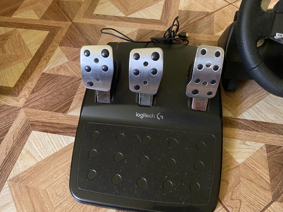 Volan Logitech G920 cu Schimbător și Pedale