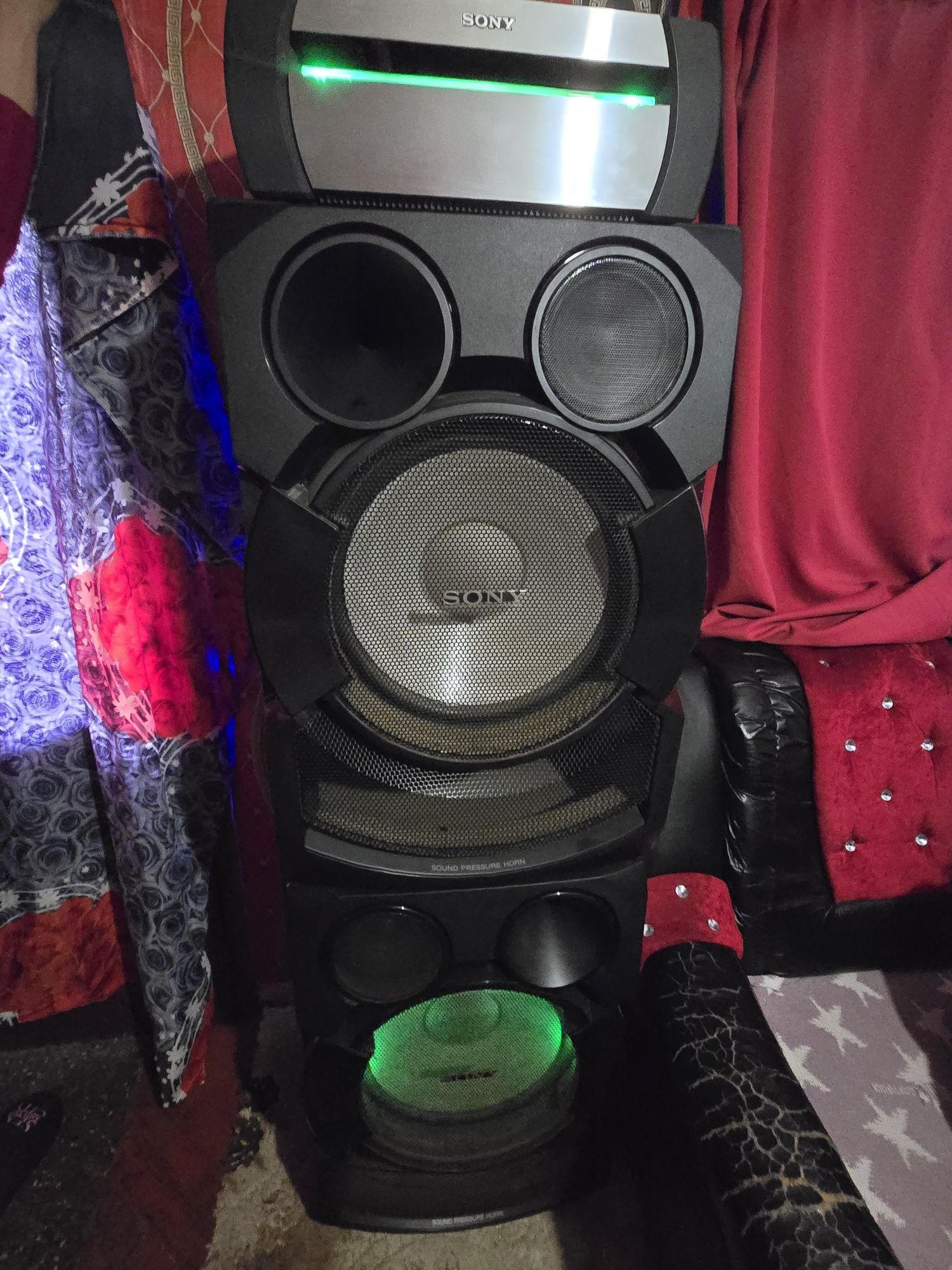 Продава се sony shake x70 D