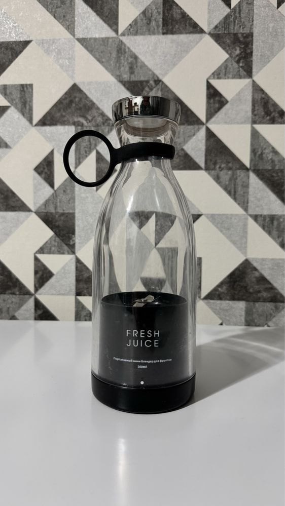 Портативный блендер fresh juice