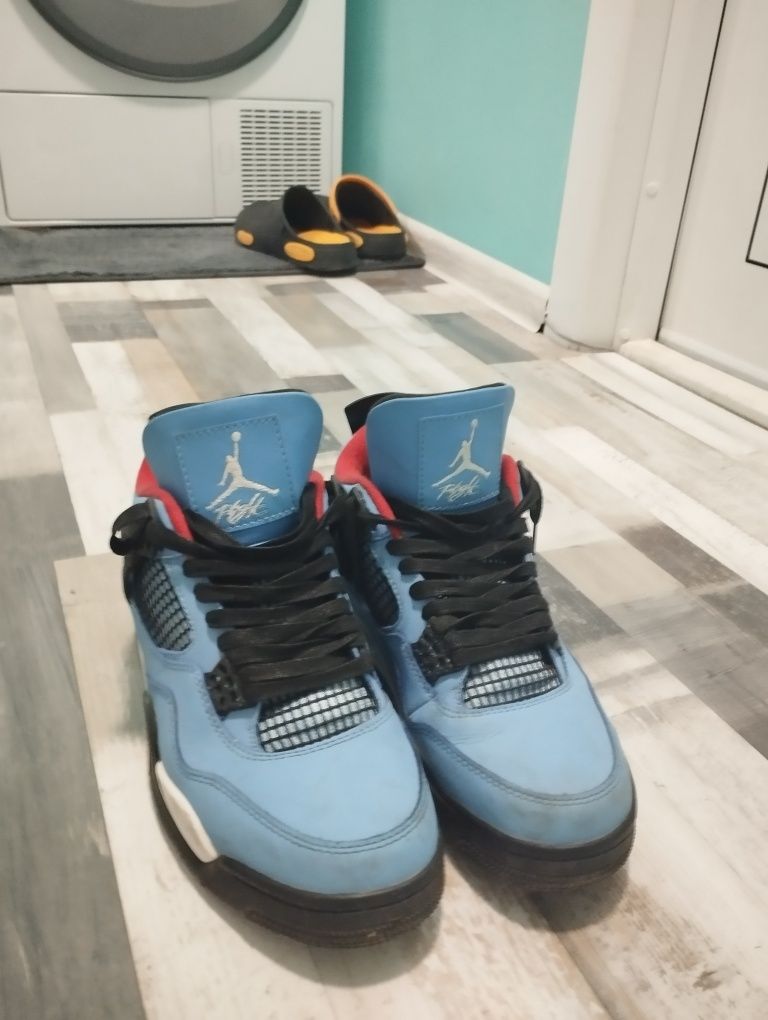 Jordan 4 travis scott