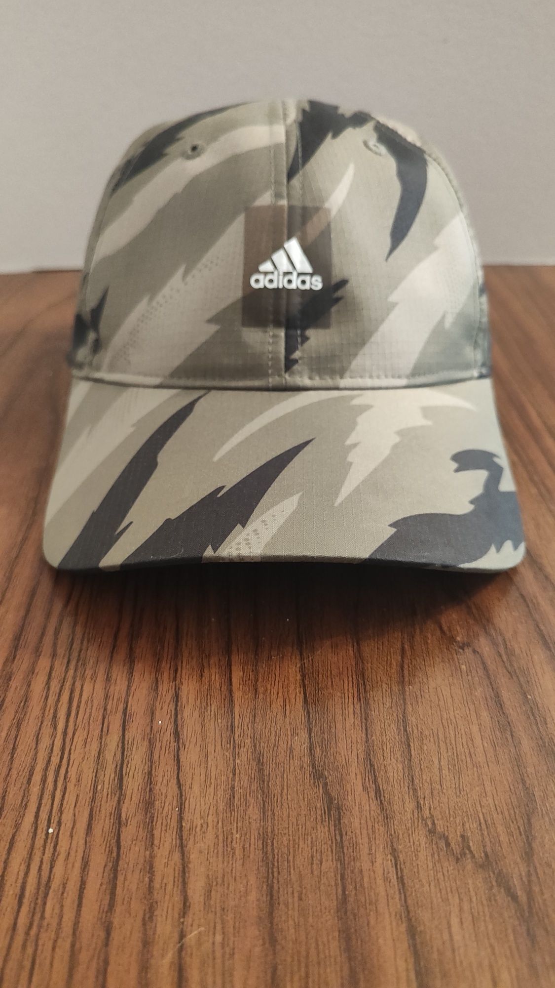 Шапки с козирка Adidas, Quiksilver