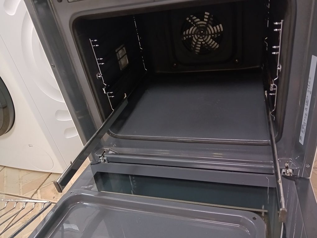 Свободно стояща печка с керамичен плот VOSS Electrolux 2годиниГаранция