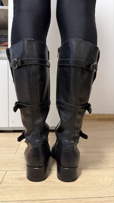 Cizme din piele, marime 39, inchidere cu fermoar, stare buna