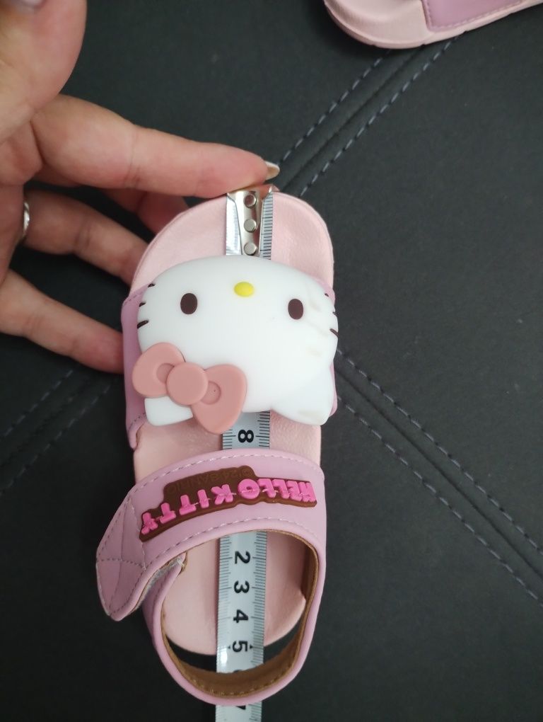 Сандали Hello Kitty за момиче, размер 24'5.
