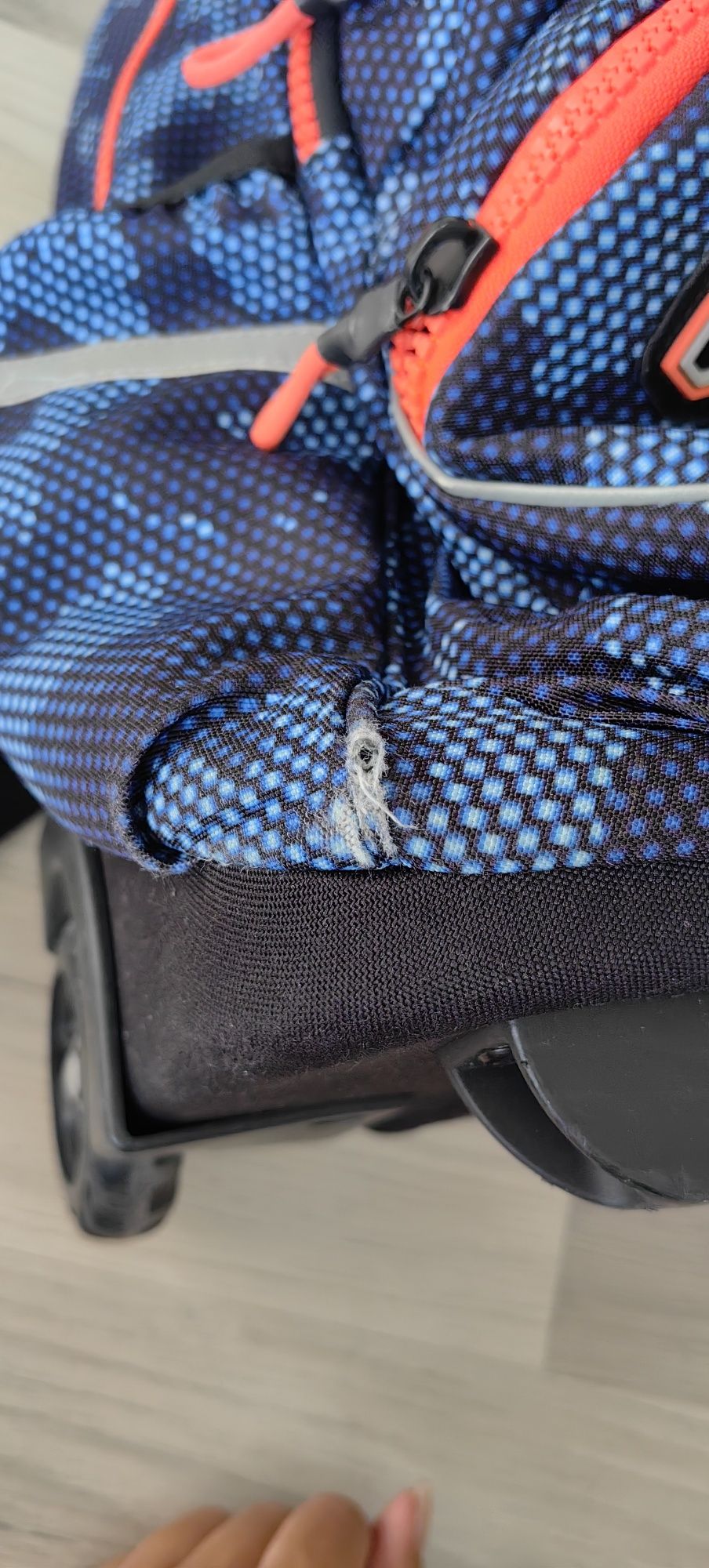 Детска ученическа раница на колелца COOLPACK + подарък несесер
