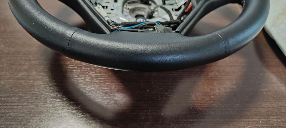 Volan sport BMW X3 F25 cu încălzire și comenzi