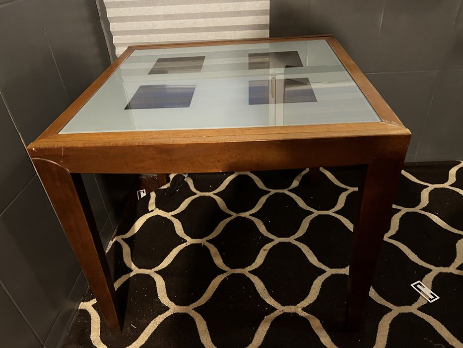 Masa din lemn si sticla