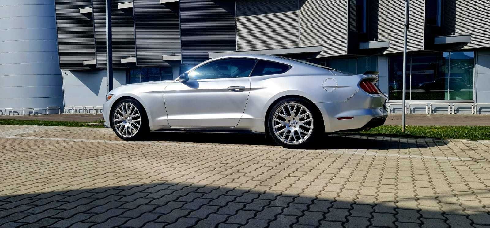 Ford Mustang 2015 3.7i 350 cp
