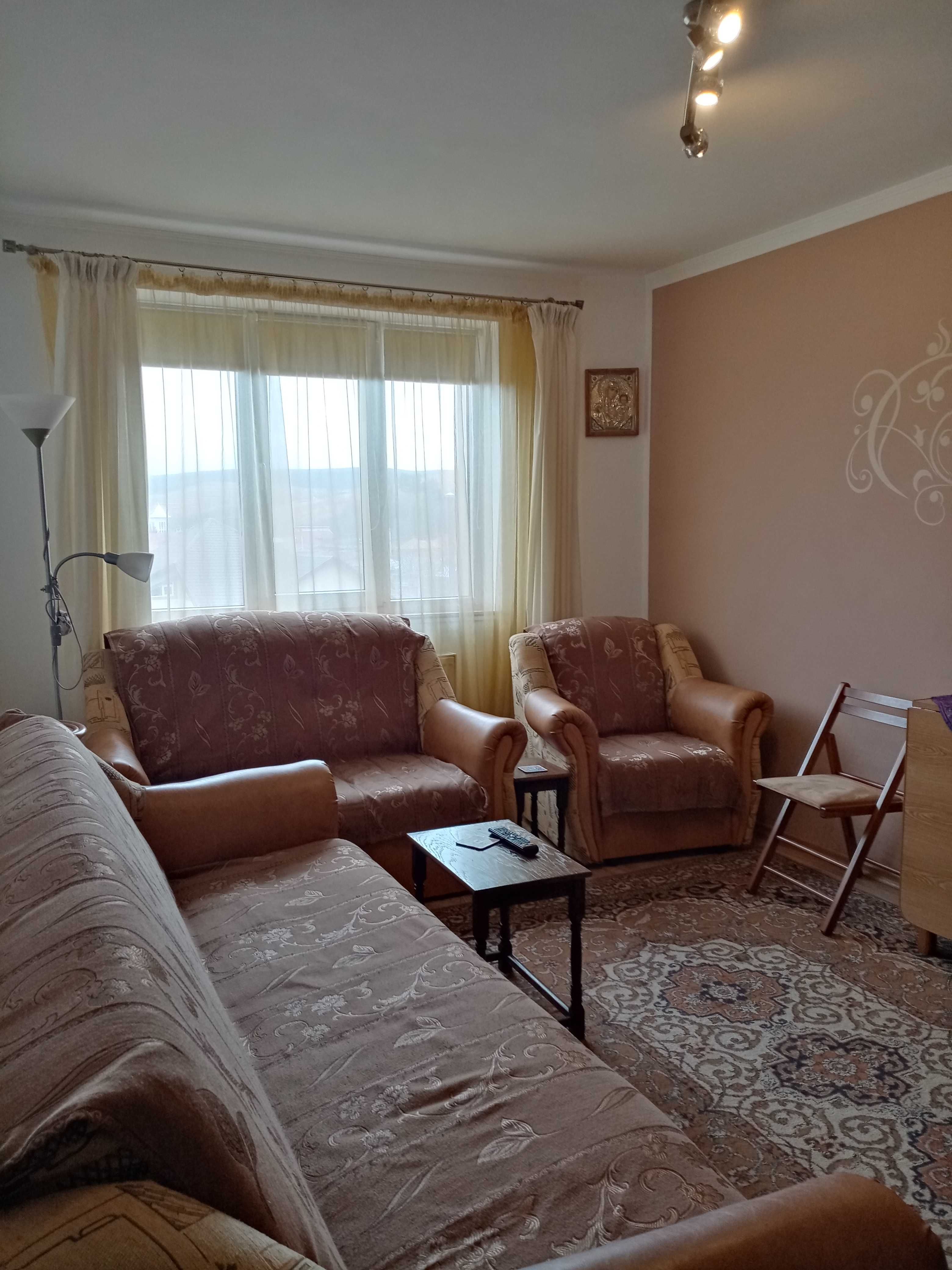 3 camere semidecomandat, 72mp, etaj 4/10 cu lift, zona Darmanesti.