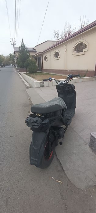 Benzin skutir sotiladi