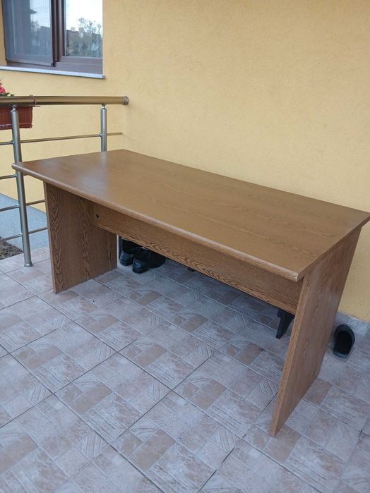 Продавам бюро втора употреба