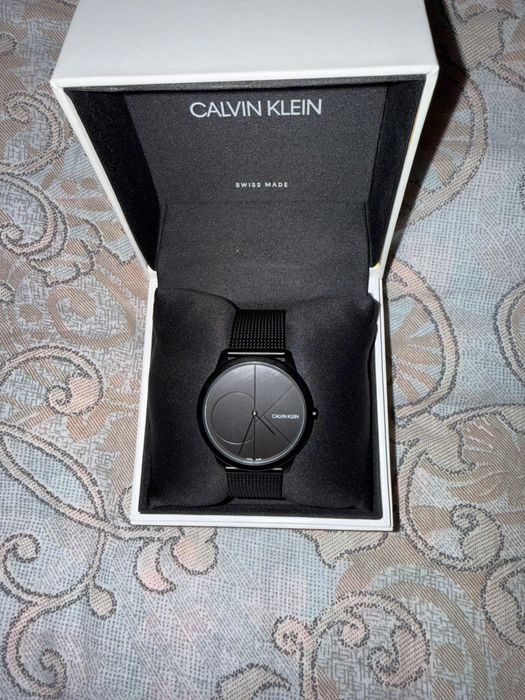 Calvin klein. Qul soati sotiladi