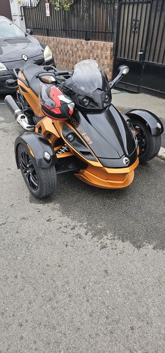 Can-am spyder rs bombardier