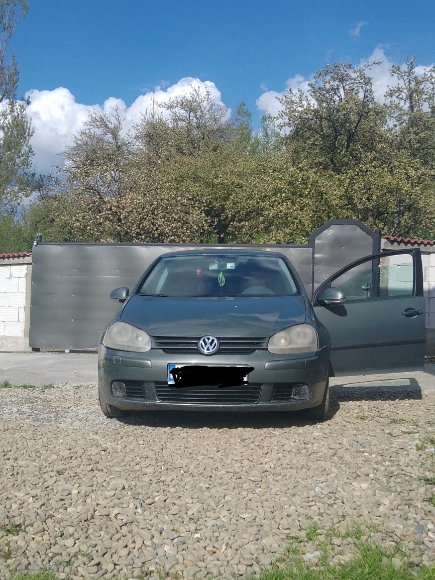 Vând golf 5 1.4 pe benzină